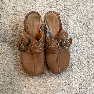 Clogs size 5 EUC brown suede